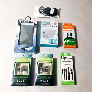 Lote anterior: Siete Cargadores y Cables para Celular: Varios Modelos y Marcas