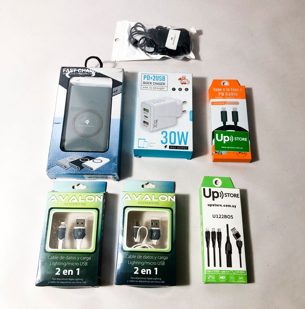 Siete Cargadores y Cables para Celular: Varios Modelos y Marcas