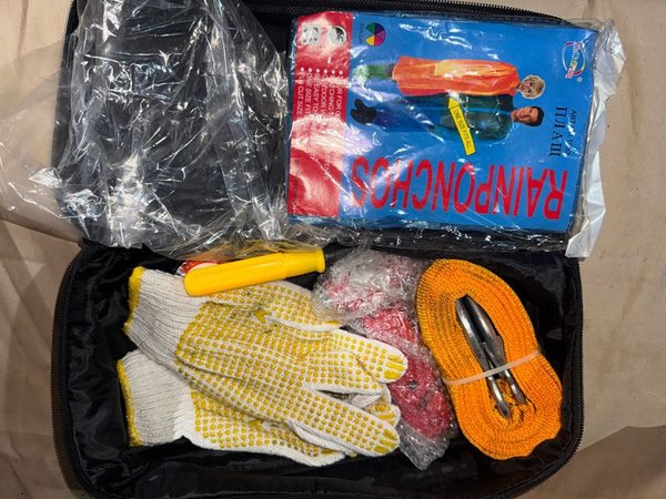 Bolso de Auxilio con 6 Artículos para Coche - imagen 1