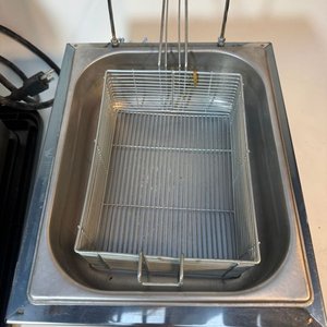 Par de Freidoras: Eléctrica Winco y a Gas Venancio (sin uso) - imagen 5