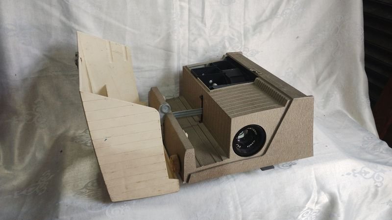 Lote siguiente: Proyector de diapositivas antiguo