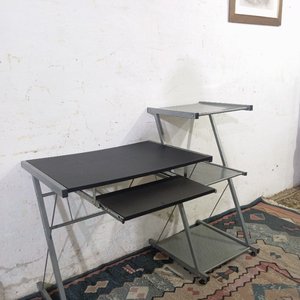 Escritorio Moderno Metálico con Estantes y Bandeja Deslizable - imagen 3