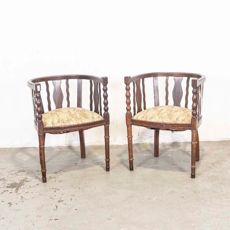 Lote anterior: Sillones de madera con detalles en inglés