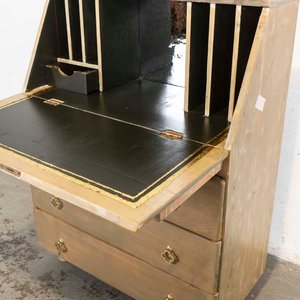 Mueble Secretaire Antiguo con Tres Cajones y Puerta Abatible - imagen 2