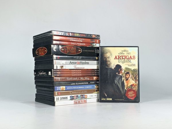 Lote de 18 DVDs de Películas y Videos Musicales