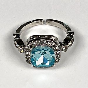 Par de Caravana Onix y Piedras Blancas con Anillo Celeste - imagen 4