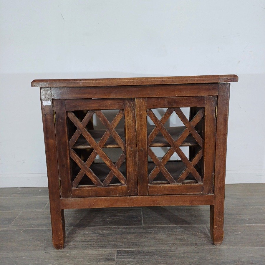 Mueble auxiliar de madera maciza con diseño de malla - imagen 2