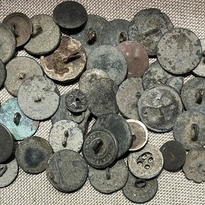 Lote de Botones Antiguos y Piezas Metálicas Varias - imagen 3