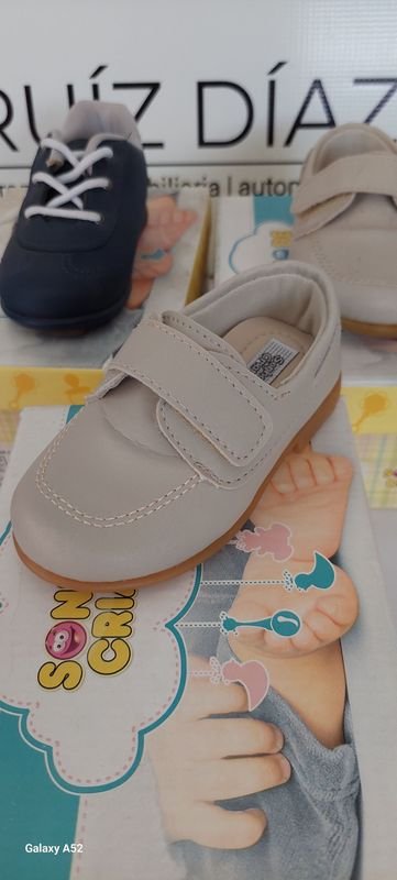 Zapatillas autografiadas de Z Diaz, tamaño 20 - imagen 2