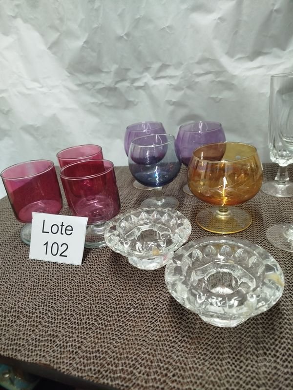 Lote de 7 Copas de Cristal de Colores y 2 Ceniceros