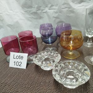 Lote siguiente: Lote de 7 Copas de Cristal de Colores y 2 Ceniceros