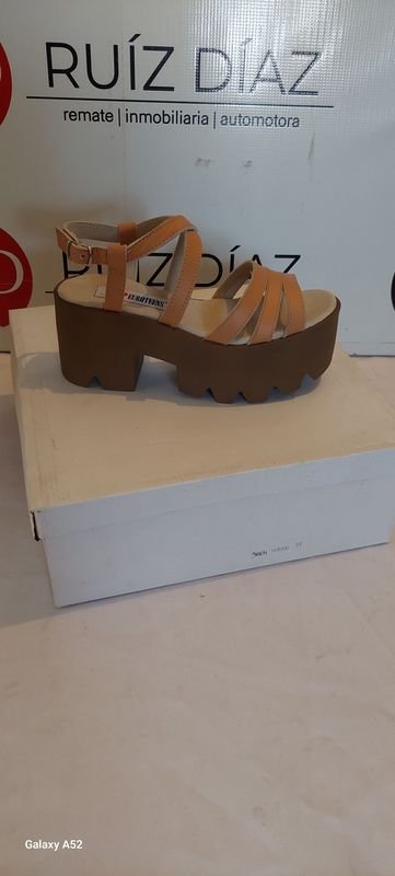 Lote anterior: Zapatos de cuero talla 39