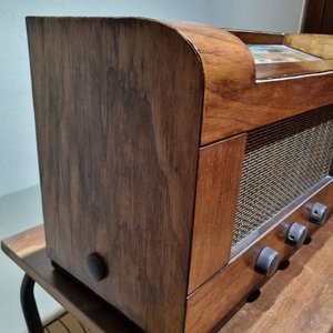 Antigua Radio a Válvulas Multibanda Modelo 5107 en Caja de Madera - imagen 4
