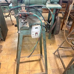 Pulidora de Zapatería Industrial con Pie Metálico y Motor - imagen 5