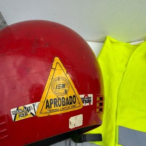 Dos Cascos de Moto y Chaleco Reflectivo Talle XXXL - imagen 4