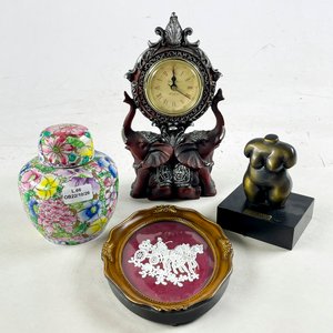 Lote de 4 piezas decorativas: reloj, potiche, cuadro y figura - imagen 1