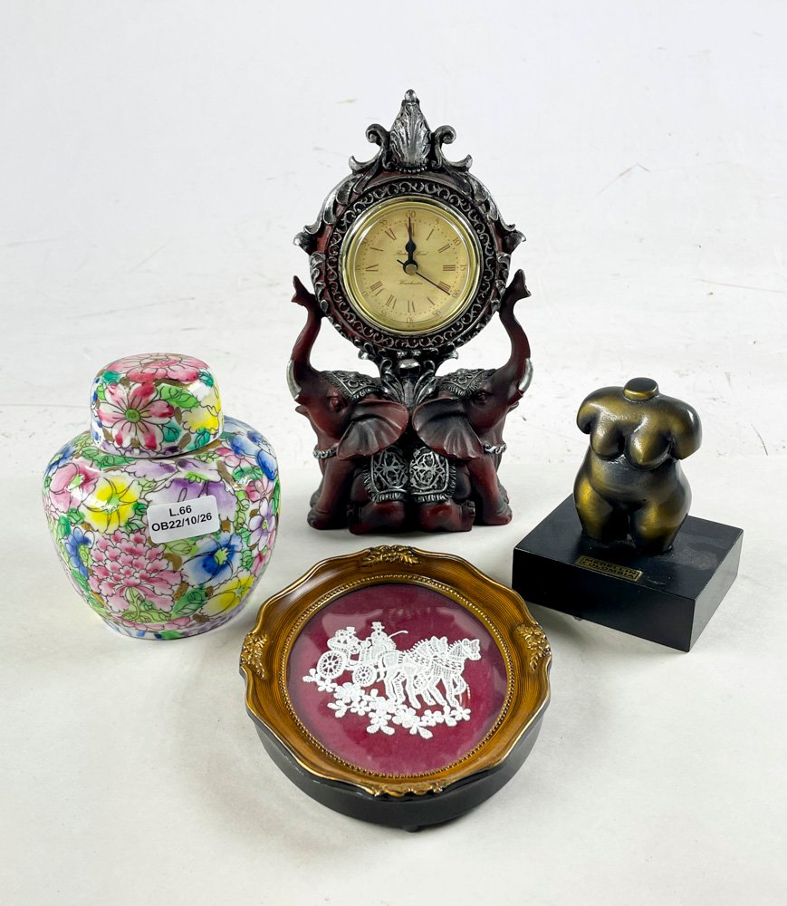Lote de 4 piezas decorativas: reloj, potiche, cuadro y figura