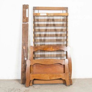 Lote siguiente: Cama de Roble para Una Plaza con Detalles en Lustre