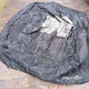 Equipo de Camping: Carpa Hummer Eiger 6 y Conservadora de Espuma - imagen 4