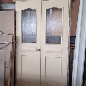 Lote siguiente: Puerta Doble Hoja Cedro con Vidrio y Molduras