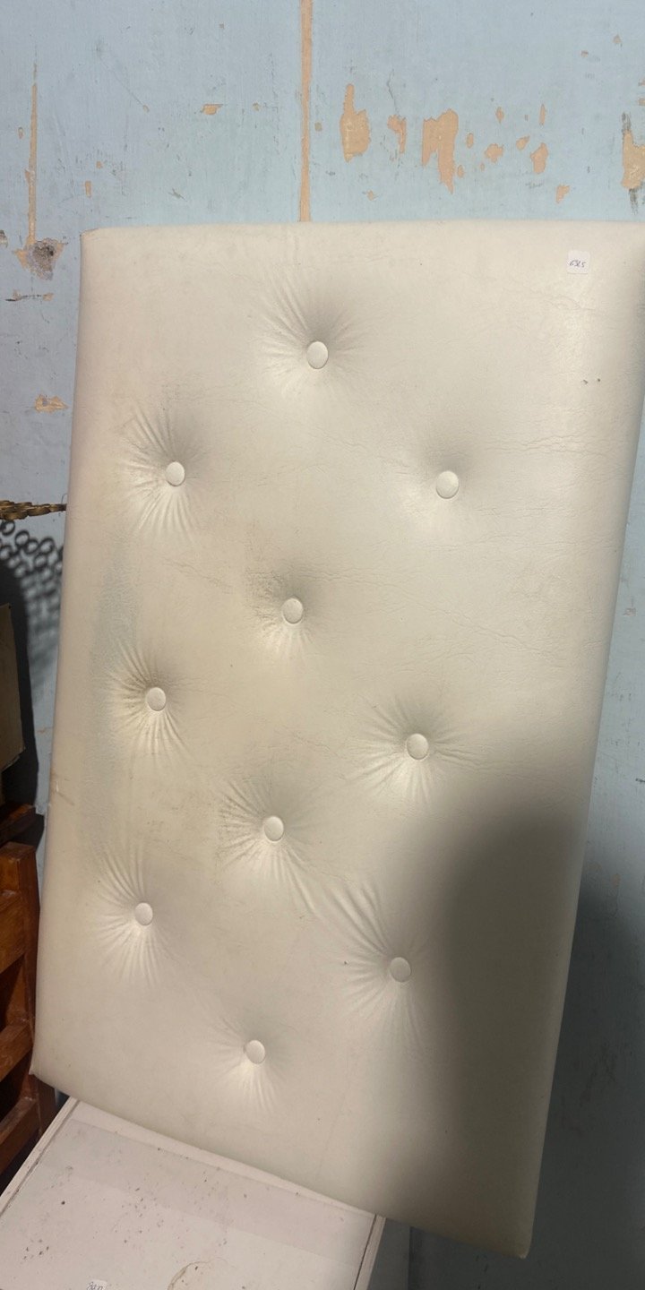 Respaldo de Cama Blanco Acolchado
