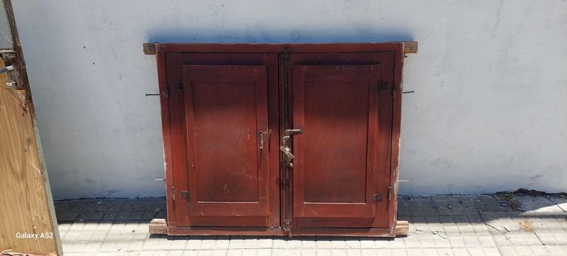 Lote anterior: Ventana en madera de 2 hojas con postigos - Año nuevo, ahorre y encuentre su próxima adquisición