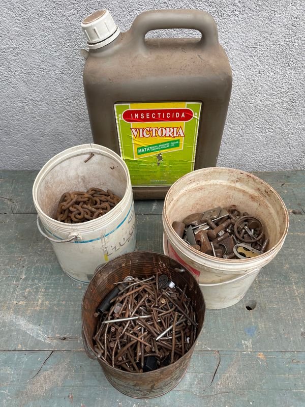 Lote de Clavos, Cadenas y Herramientas Varias - imagen 1