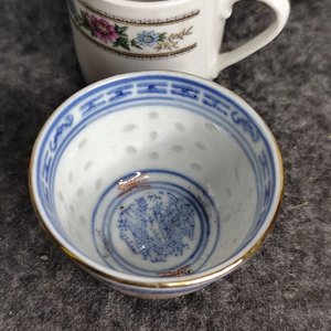 Lote de Tazas y Cuencos de Cerámica con Diseños Orientales - imagen 3
