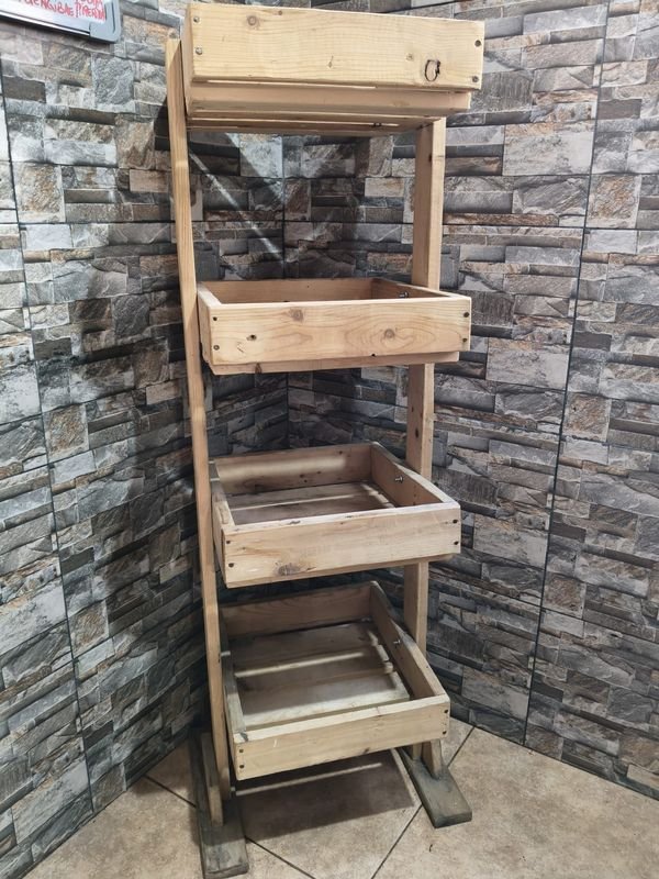 Frutero de madera con cuatro cajones