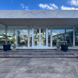 Lote de Mobiliario y Decoración para Espacios Amplios - imagen 5