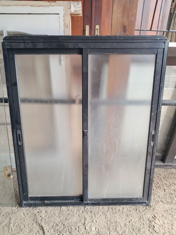 Lote anterior: Ventana de aluminio anodizado negro