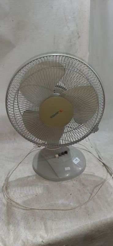 Ventilador de mesa James, portátil y eléctrico