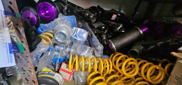 Lote de Repuestos para Automóviles: Amortiguadores y Resortes