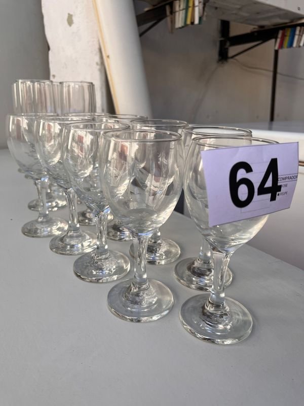 Lote siguiente: Vidrio de vino de 9 copas