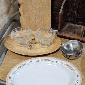 Repisa de Madera y Set de Vajilla Vintage - imagen 3
