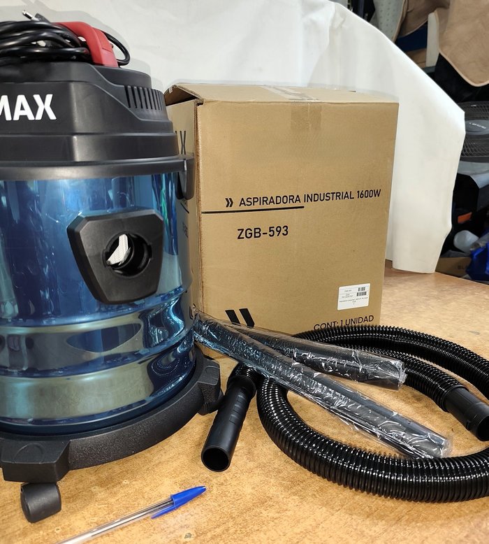 Aspiradora Industrial con Motor de 1600W y Tanque de Agua - imagen 4