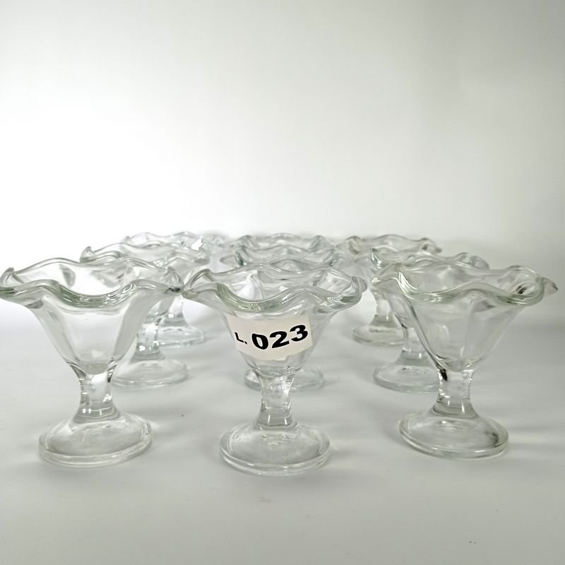 Vasos de vidrio claro con forma irregular - imagen 1