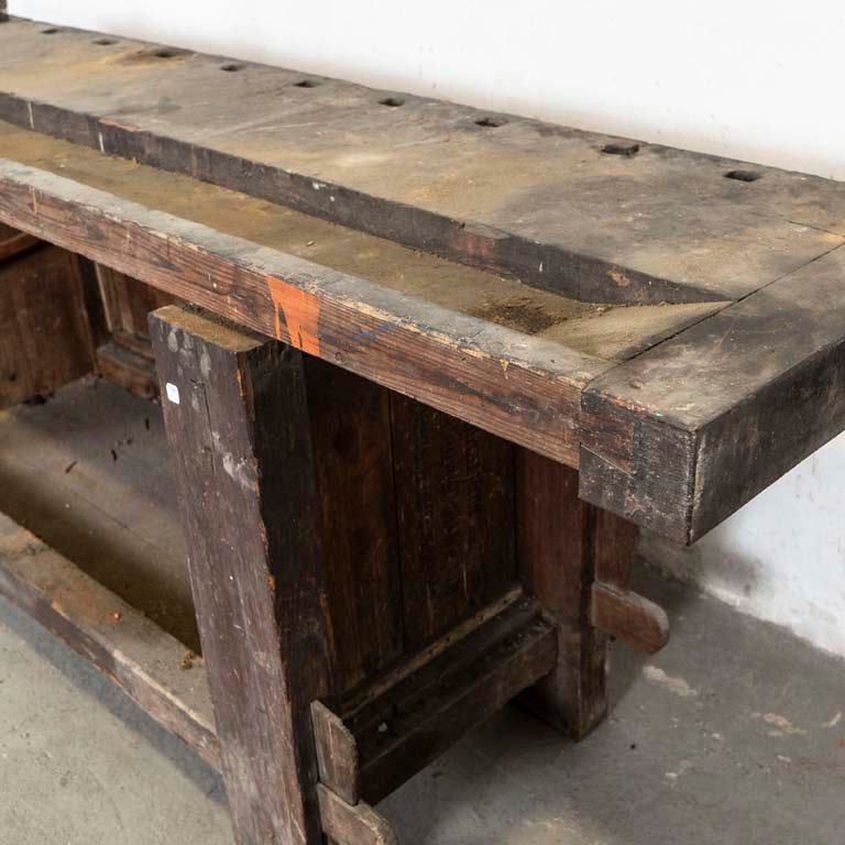 Mesa de trabajo con morsa en mal estado - imagen 3