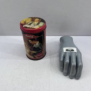 Lote siguiente: Lata Coleccionable Coca-Cola con Tapa Metálica