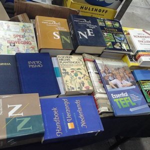 Lote siguiente: Lote de 42 Libros Variados