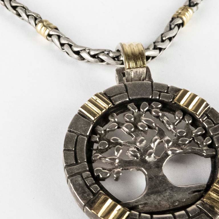 Cadena de plata y oro con dije de diseño de árbol - imagen 2