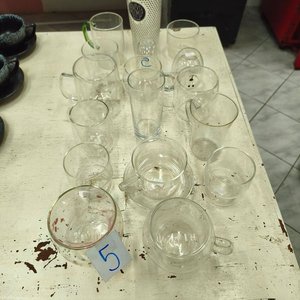 Lote siguiente: Lote de 16 Vasos y Jarritas de Vidrio Transparentes Nuevos