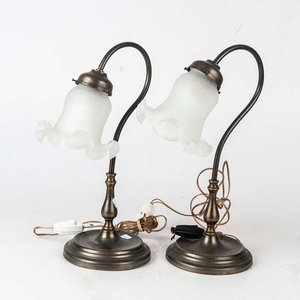 Lote siguiente: Par de Lámparas de Mesa Vintage en Metal y Bronce con Tulipas Opalinas