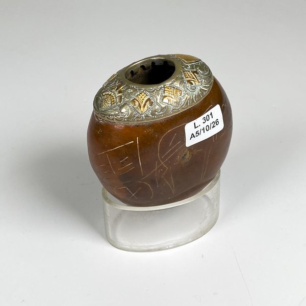 Mate galleta virola de plata y oro ,con soporte acrílico