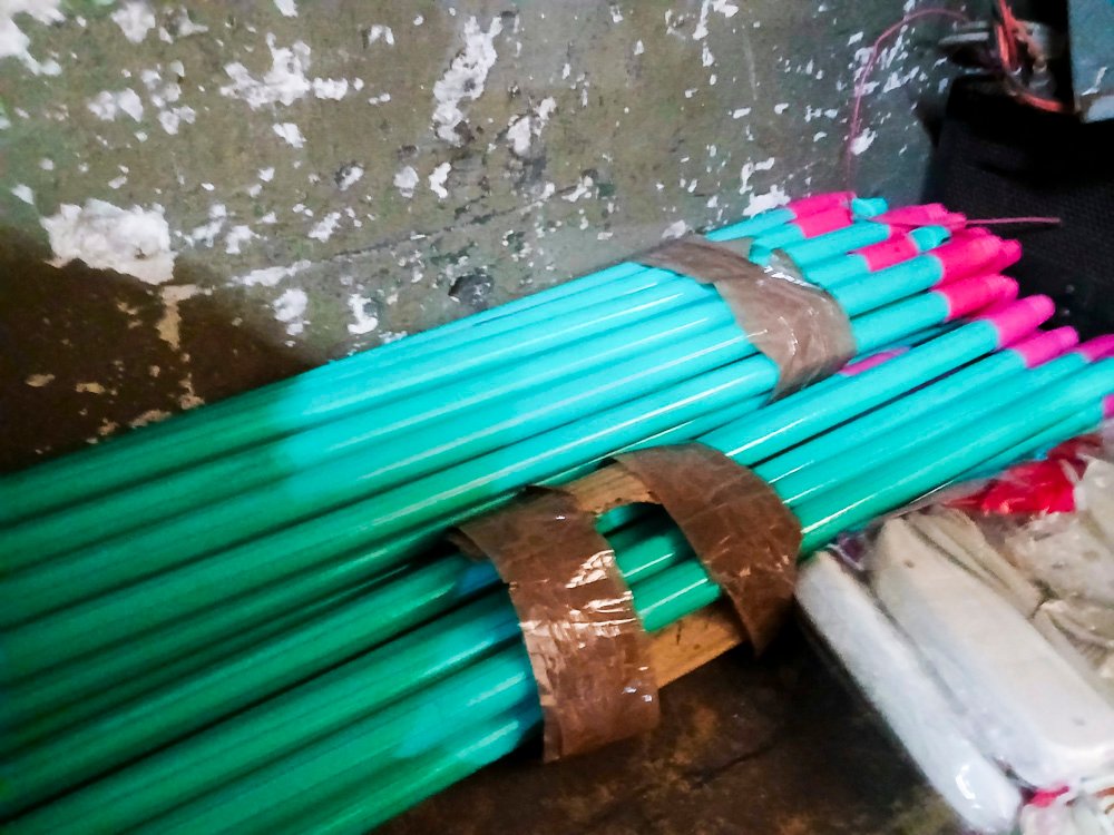Lotes de Focos LED y Escobas para Galpon - imagen 2