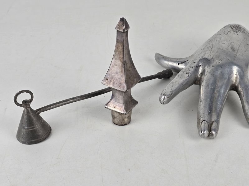 Apagavelas y Punta de Candelabro de Metal Plateado
