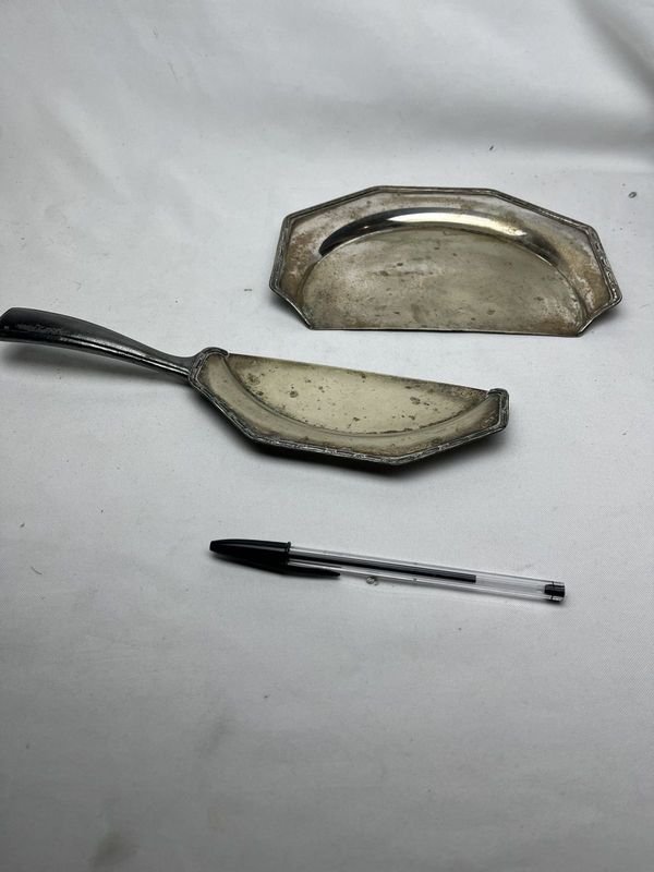 Platos y utensilios de mesa en plata - imagen 4