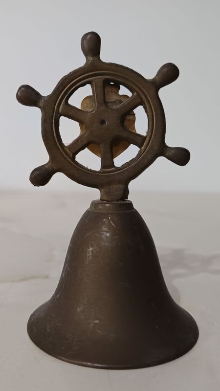 Campanilla de Bronce Decorativa con Timón y Escudo - imagen 3