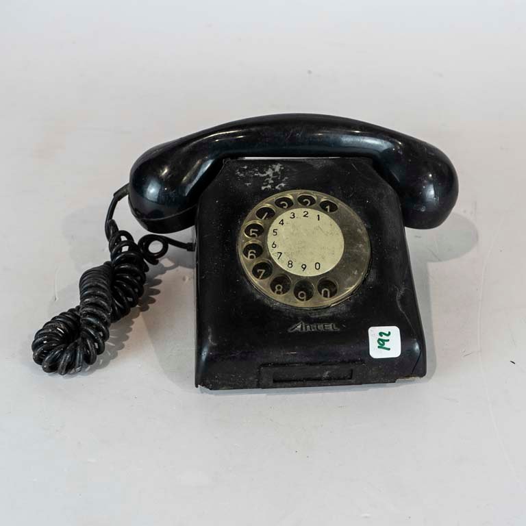 Lote anterior: Teléfono de baquelita vintage con detalles