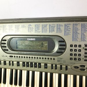 Teclado/Organo Casio con parlantes integrados - imagen 3